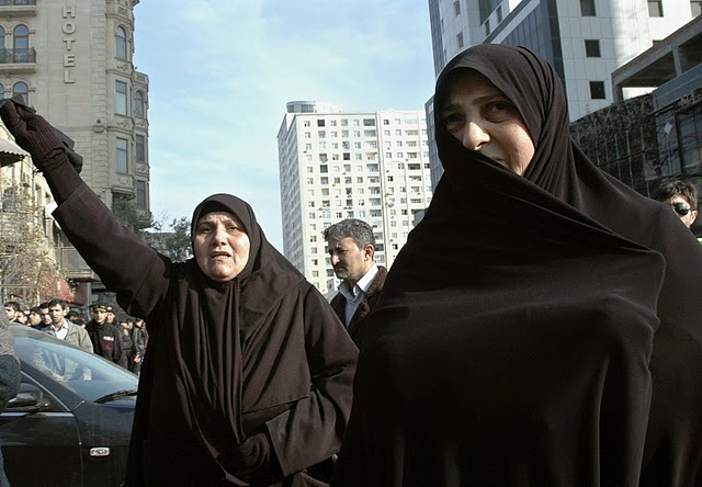 Hijabi Muslim Women Protest in Yemen and Azerbaijan for 